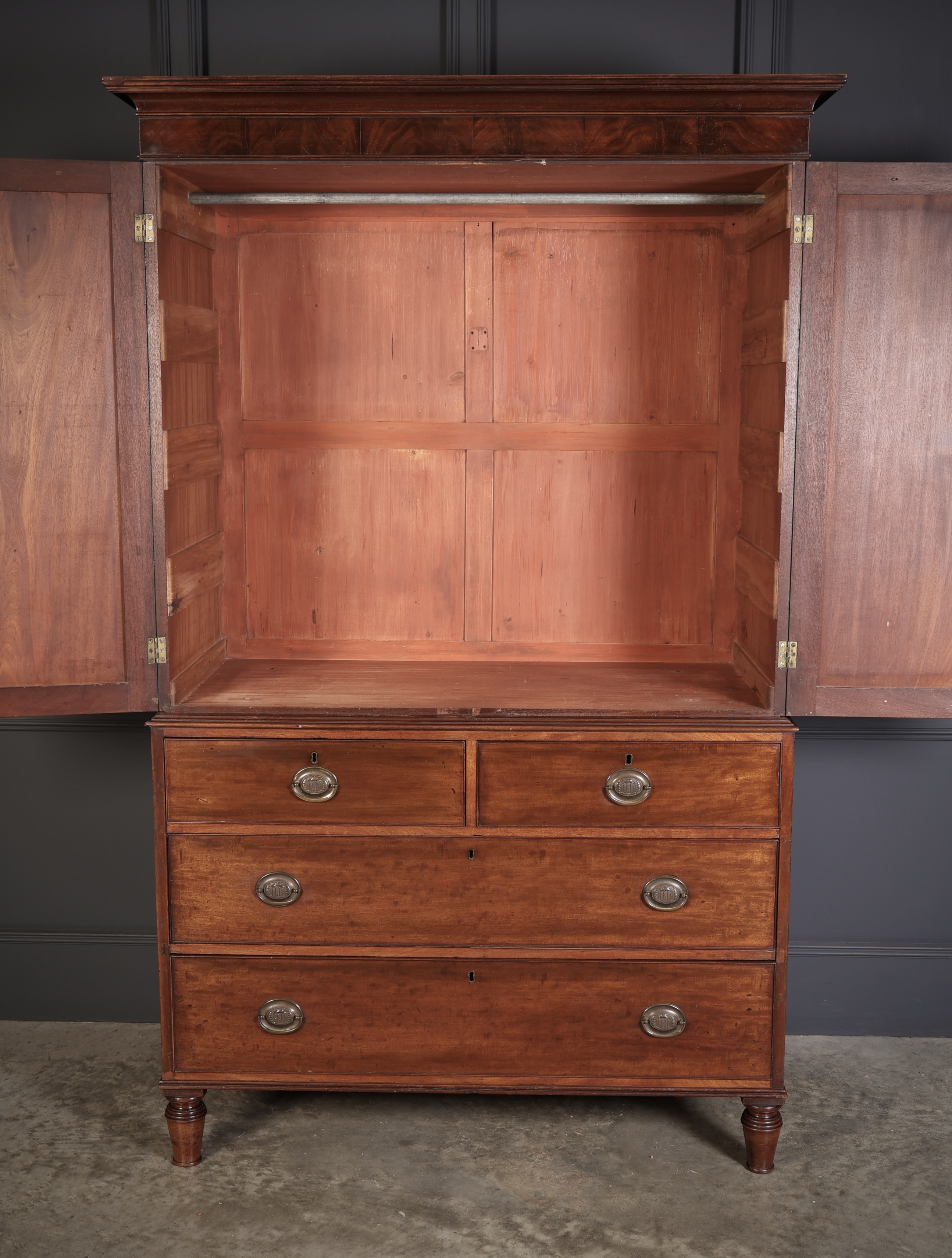 Georgian Mahogany Gentlemans Wardrobe 18th century Antique Cupboards 11